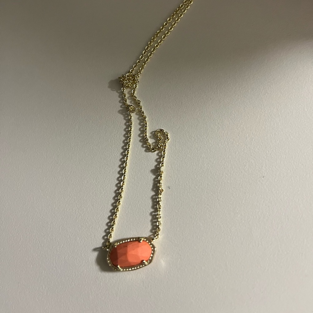 Kendra Scott necklace